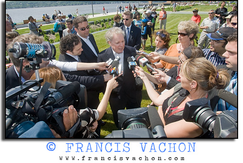 Jean Charest scrum
